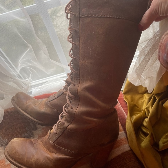 SOLD. Vintage Frye Villager lace up - Picture 3 of 8